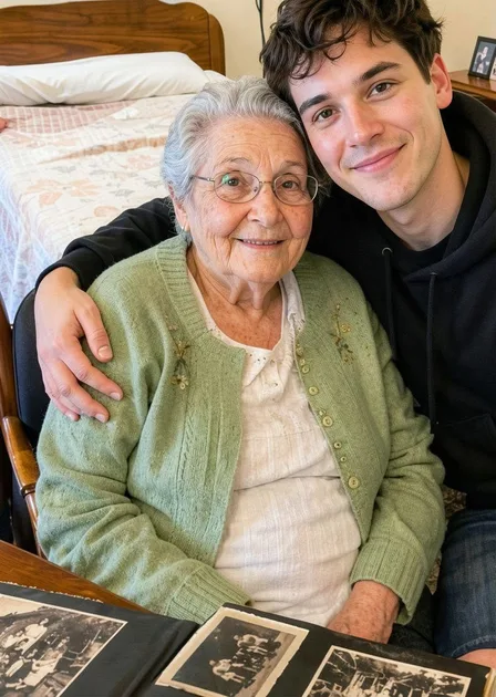 Le pagaba a un joven para que me llamara «abuela» en la residencia, hasta que una fotografía antigua lo hizo llorar y aseguró que me había visto casi todos los días de su infancia